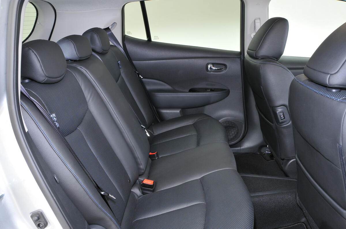 Nissan Leaf 2011-2017 interior | Autocar Nissan Leaf 2011-2017 interior | Autocar