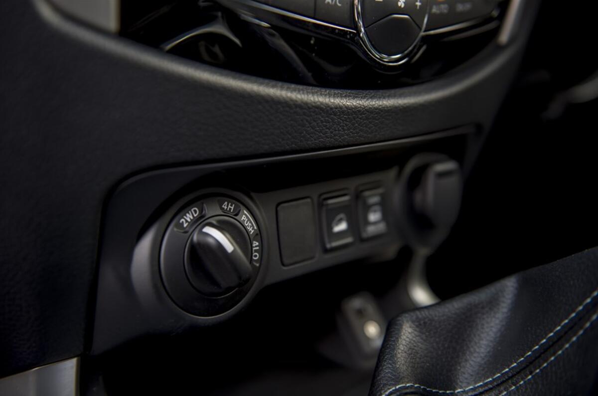 Nissan Navara NP300 four-wheel drive mode