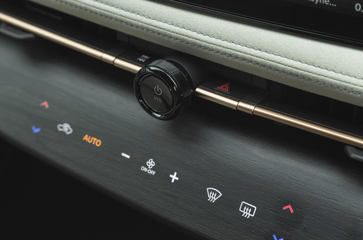 Nissan Ariya buttons