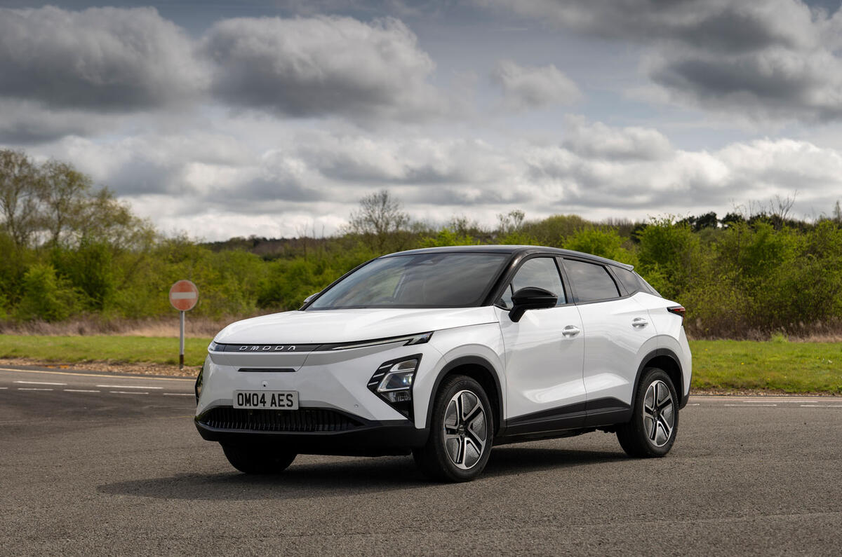 omoda-5-ev-review-2024-22-static-front.jpg