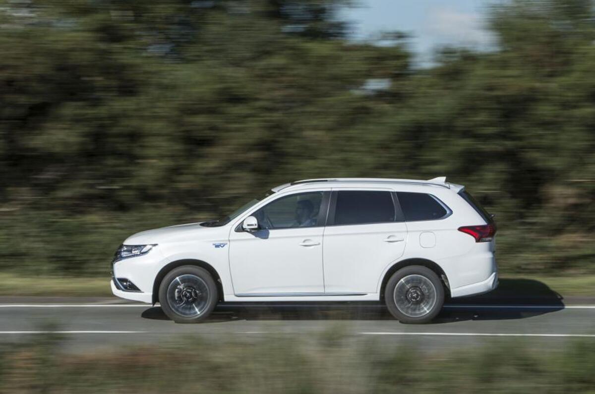 Mitsubishi Outlander PHEV Review 2025, Price & Specs Autocar
