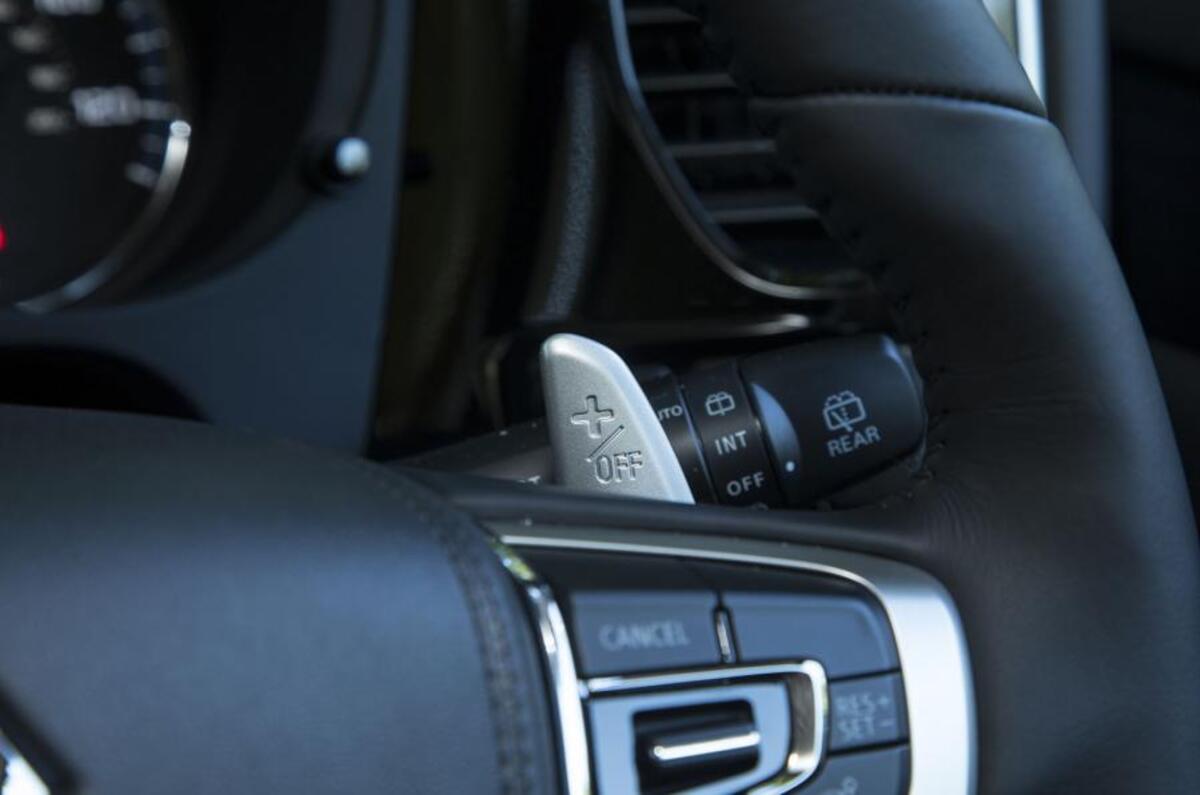 Mitsubishi Outlander PHEV flappy paddles