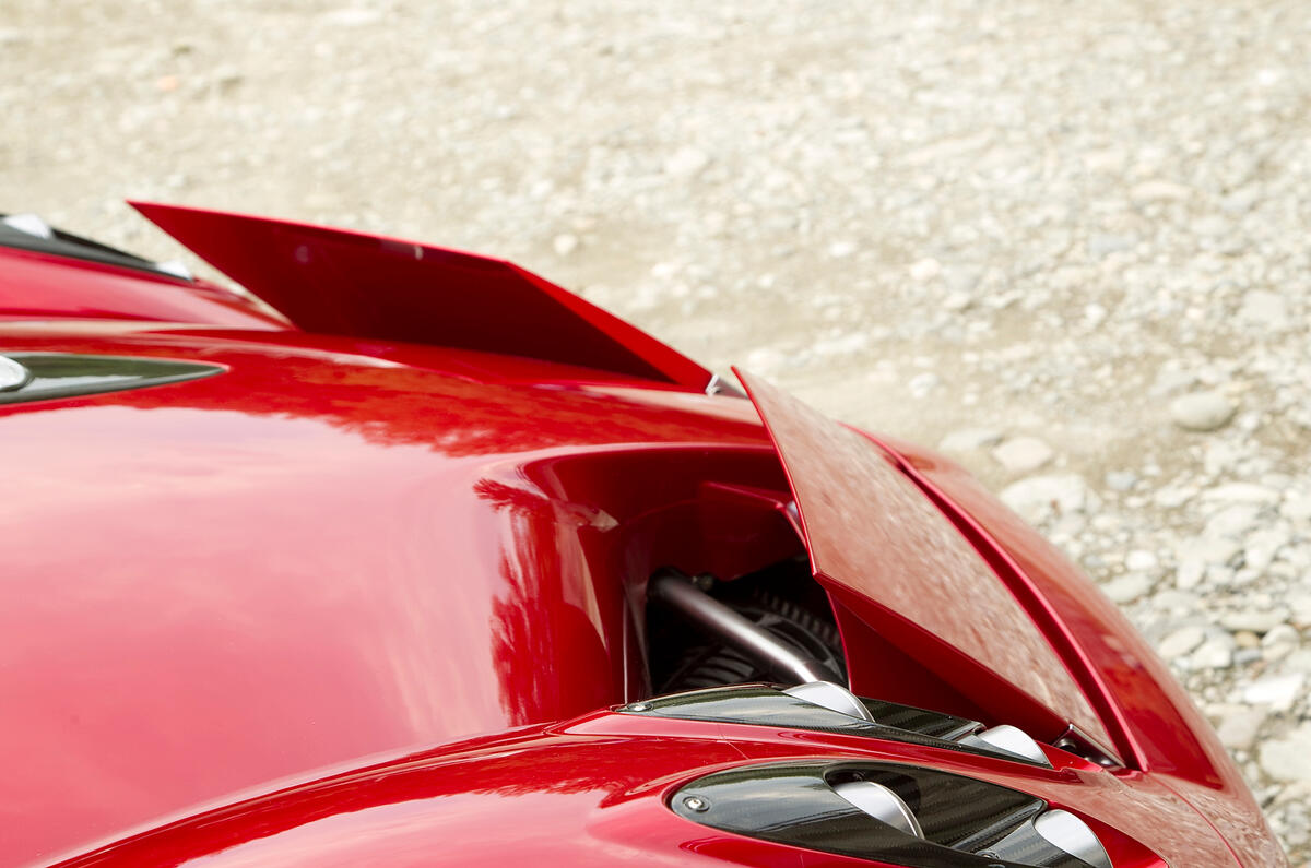 Pagani Huayra bonnet wings