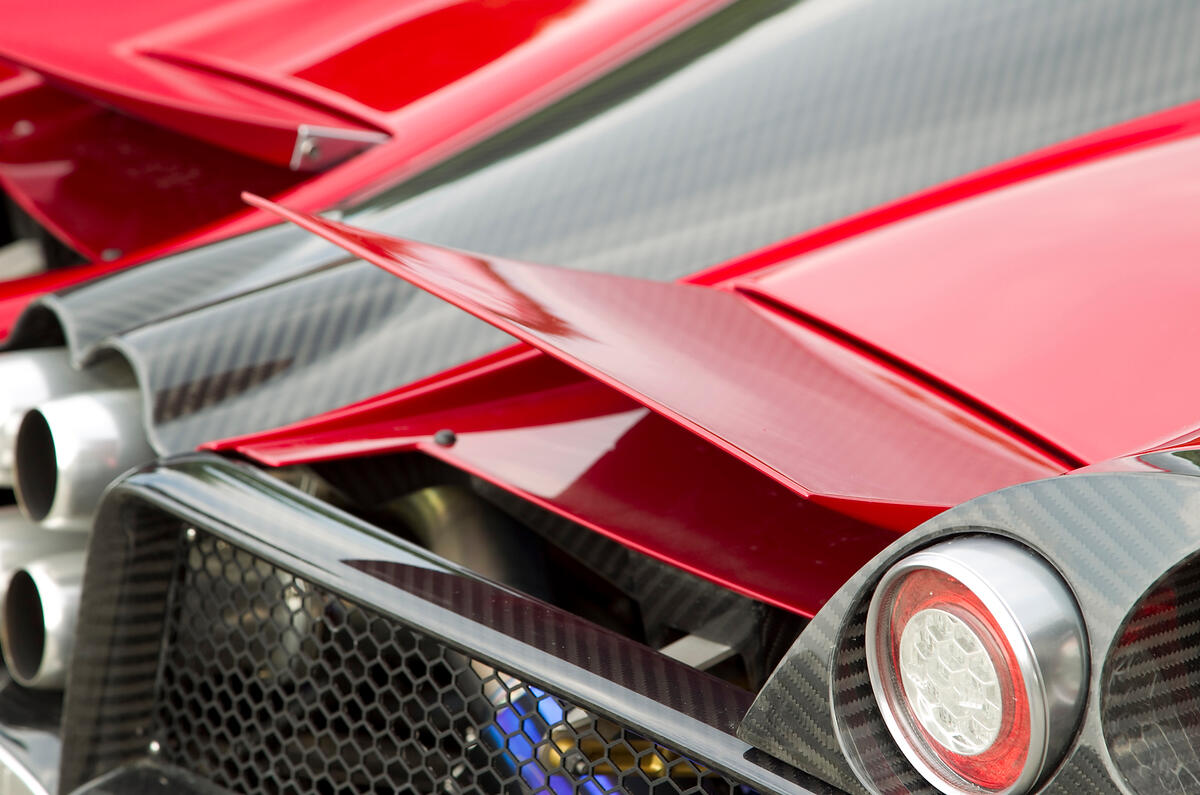 pagani-huayra-15_0.jpg?itok=iV_3C9B7