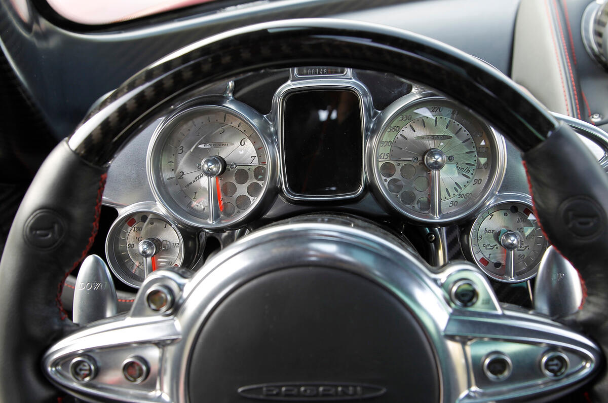 Pagani Huayra instrument cluster