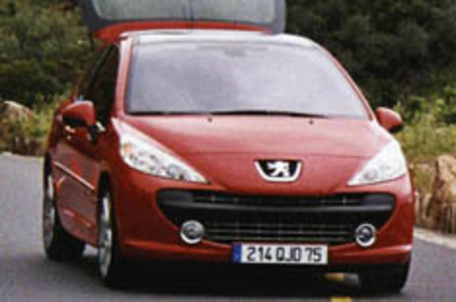Peugeot's new 207 spied