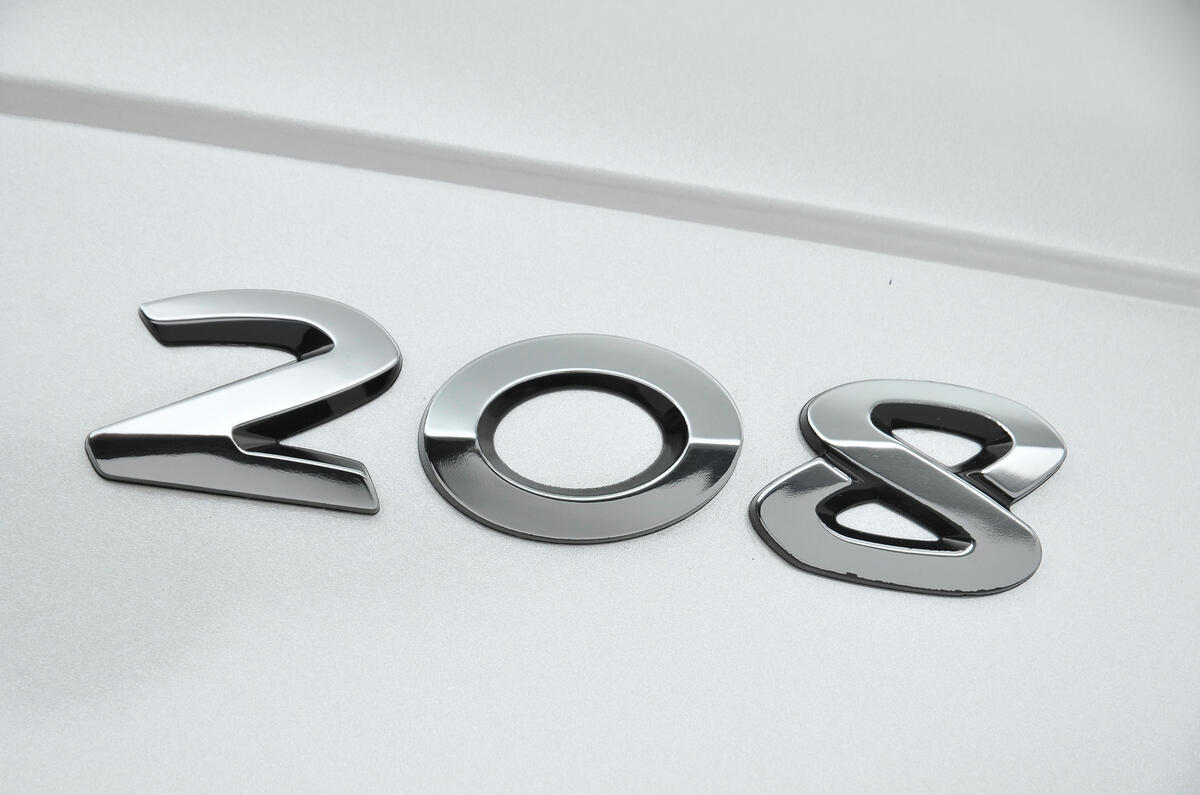 Le badge de la Peugeot 208