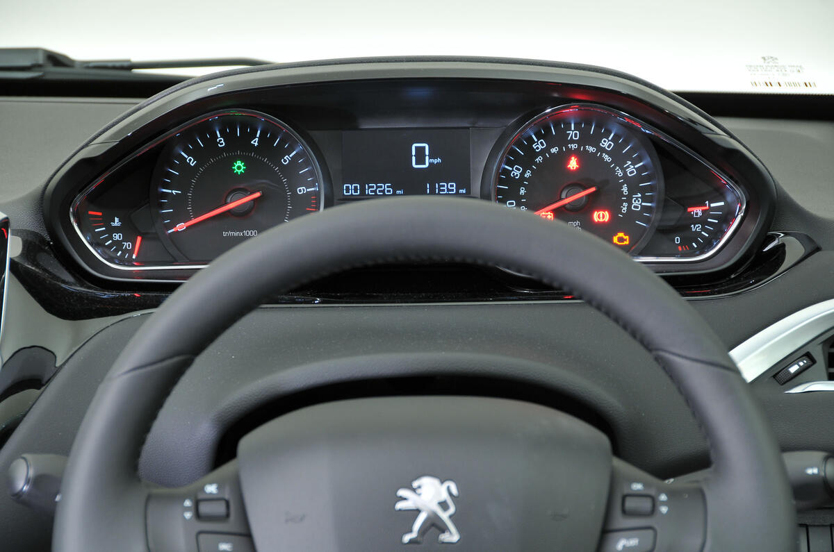 Tableau de bord de la Peugeot 208