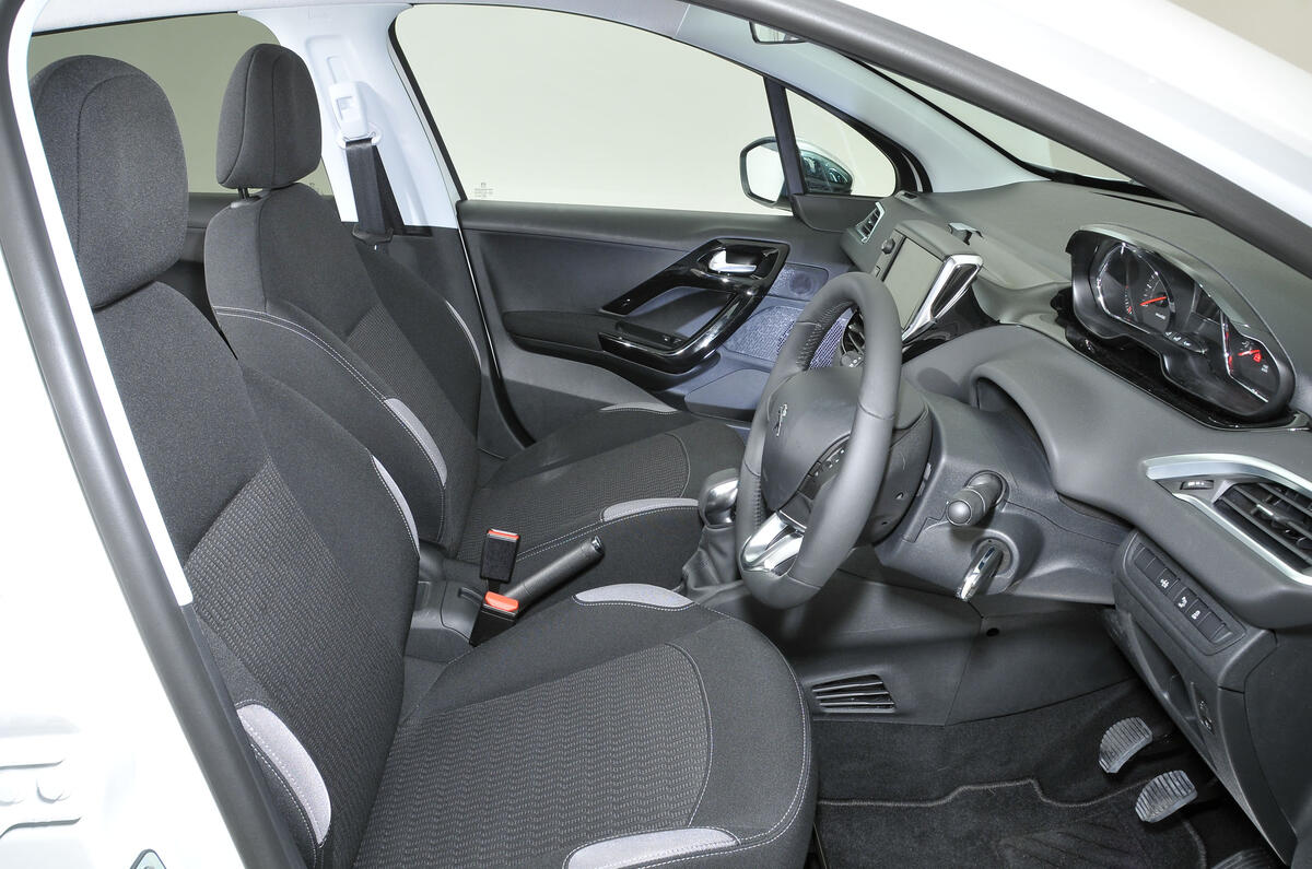 Peugeot 208 intérieur