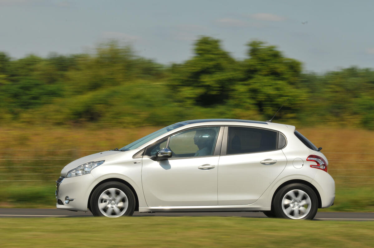 Profil latéral de la Peugeot 208