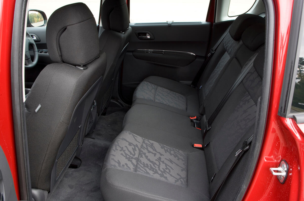 Peugeot 3008 rear seats