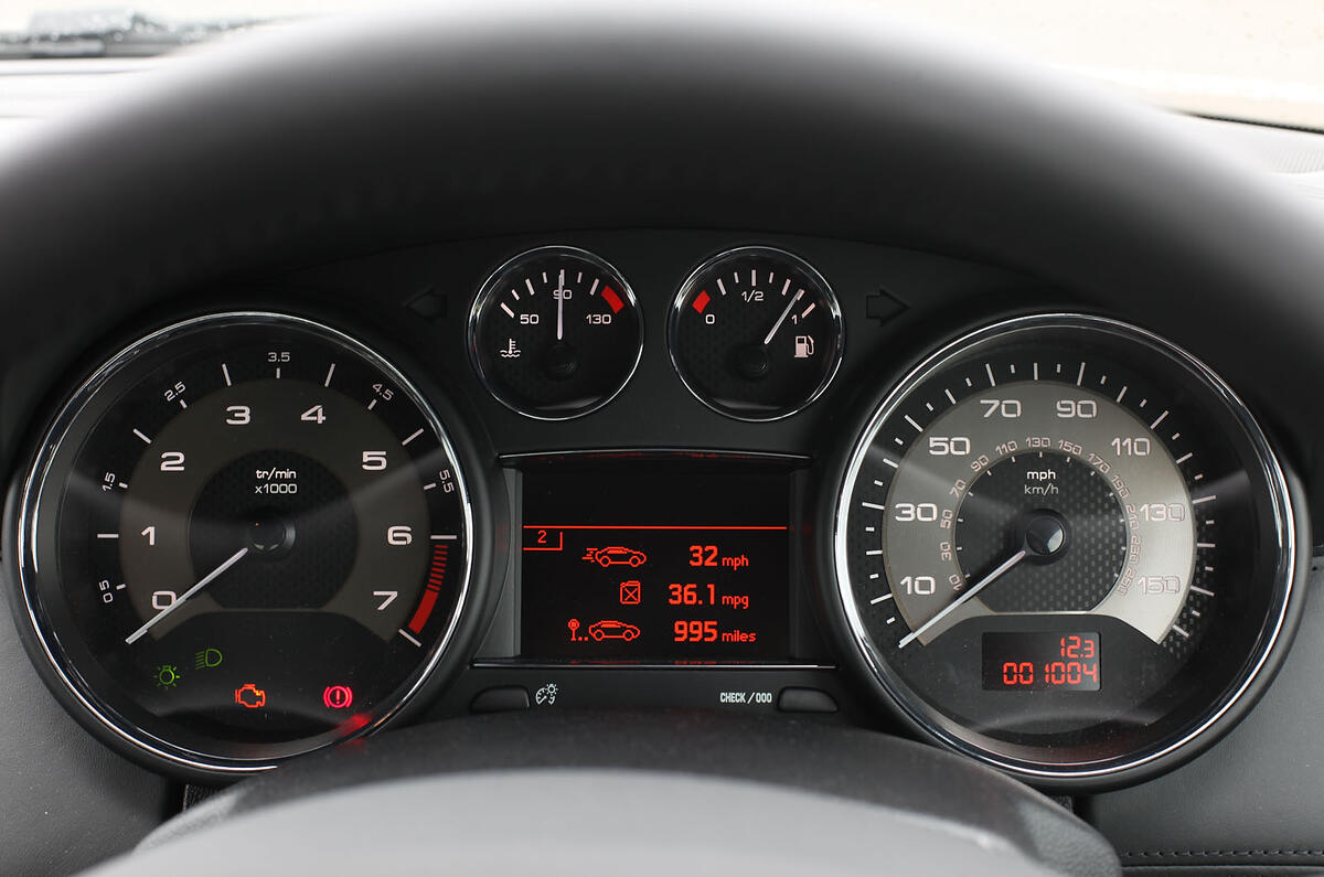 Peugeot RCZ 2010-2015 interior | Autocar Peugeot RCZ 2010-2015 interior | Autocar