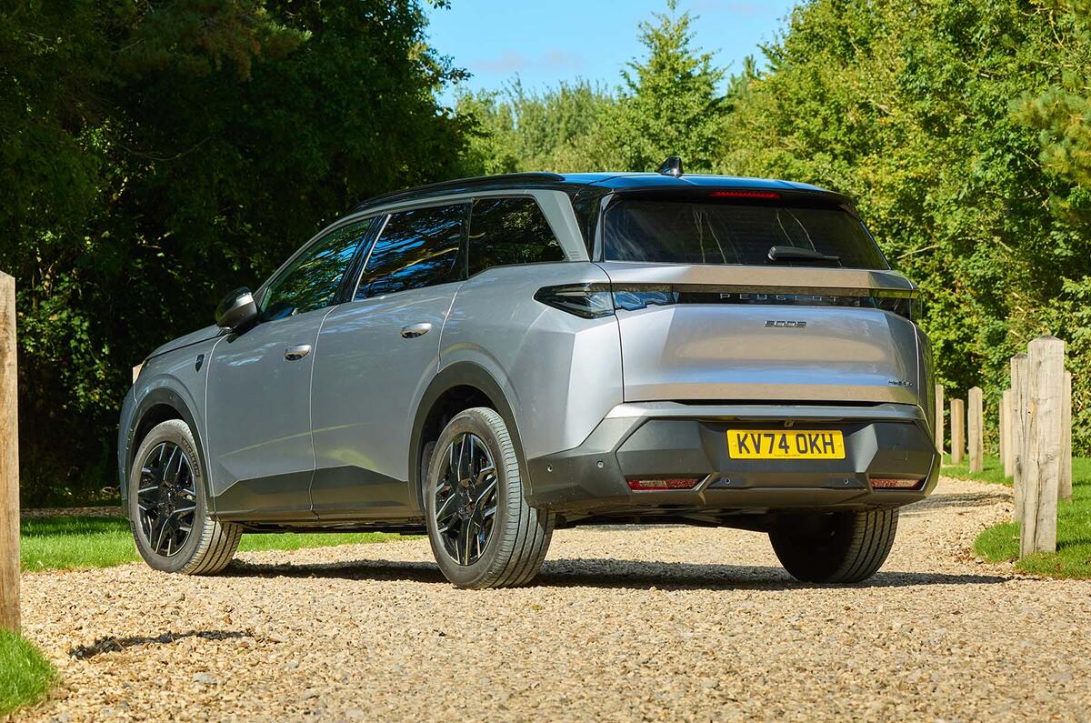 Peugeot 5008 hybrid trois quarts arrière statique