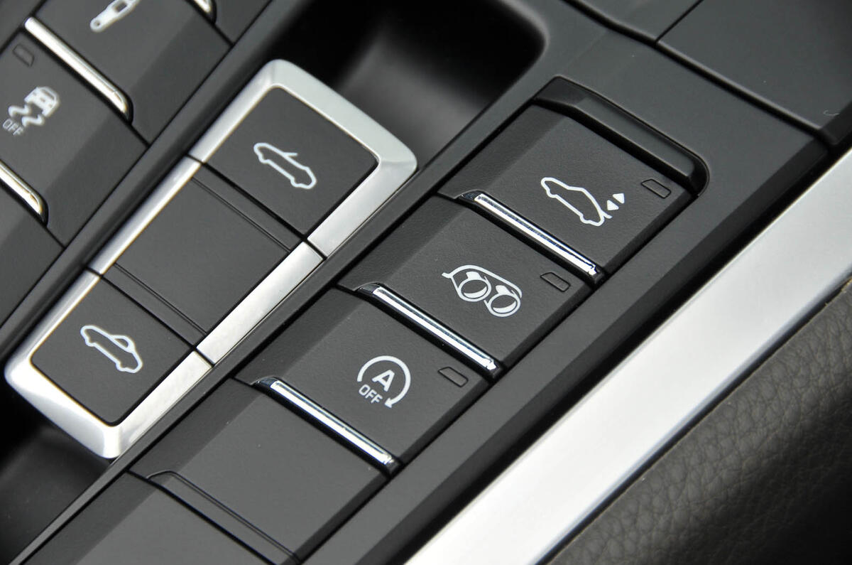 Porsche 718 Boxster roof controls