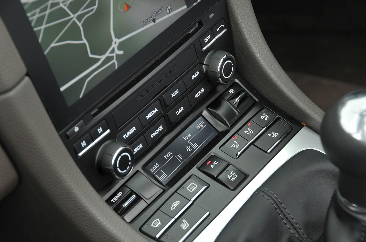 Porsche 718 Boxster climate controls