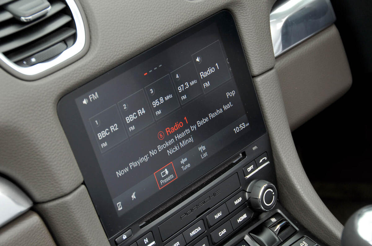Porsche 718 Boxster infotainment system