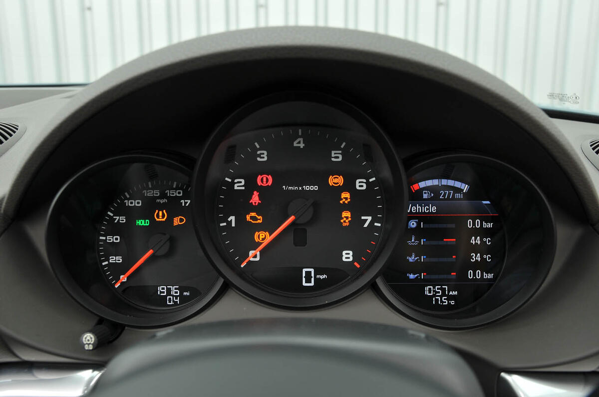 Porsche 718 Boxster instrument cluster
