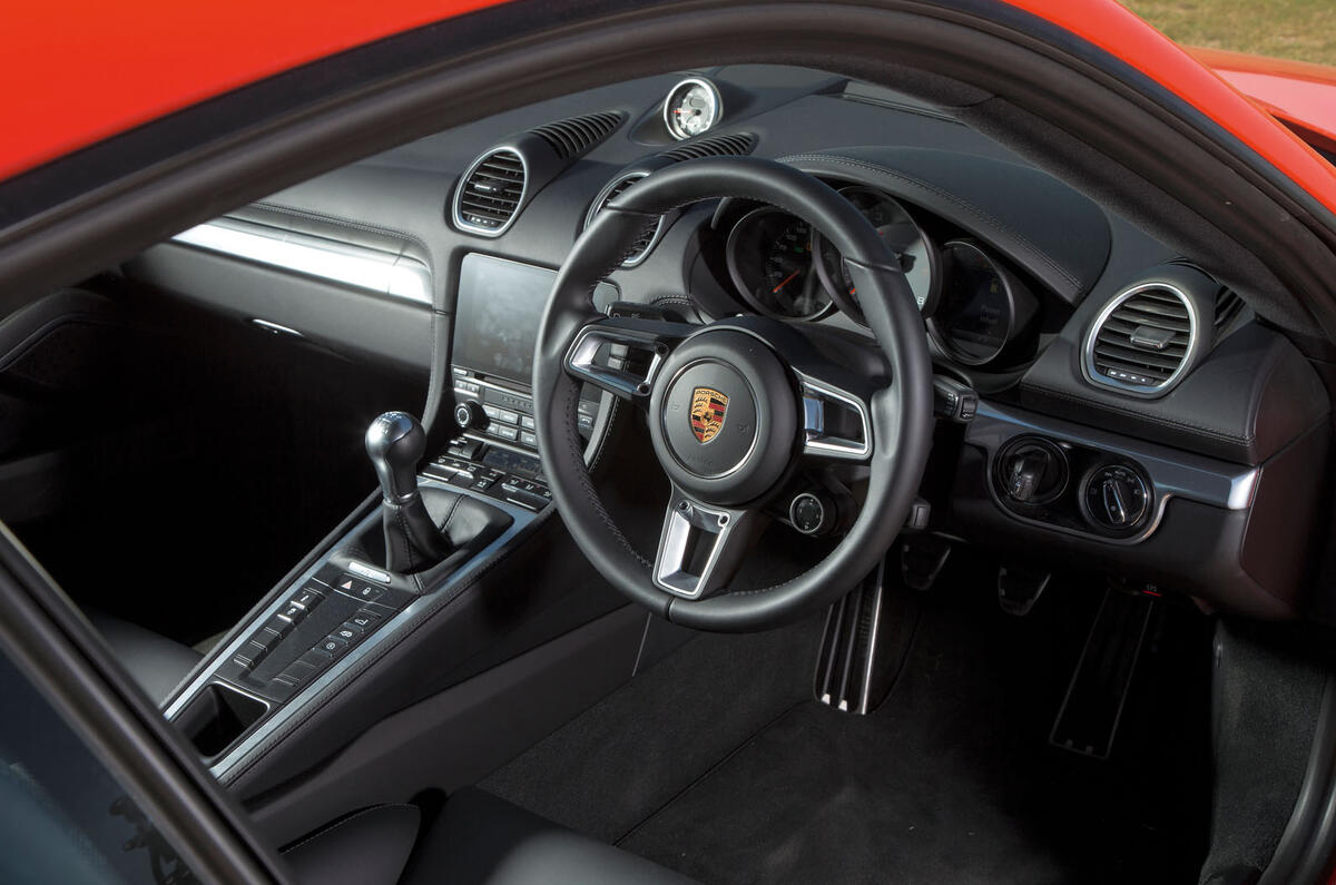 Porsche 718 Cayman interior