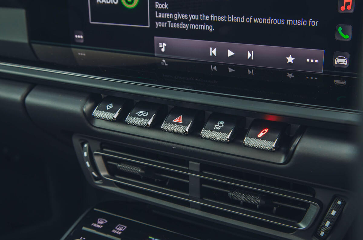 porsche 911 carerra t review 2023 18 buttons