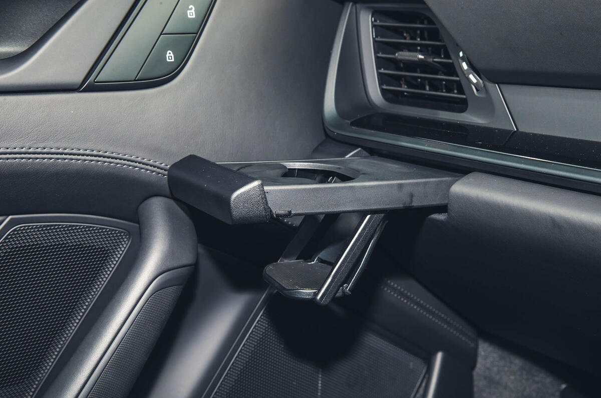 porsche 911 carerra t review 2023 19 cupholder