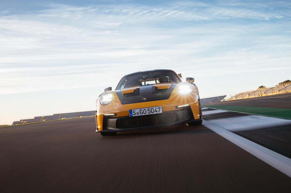 porsche 911 gt3 rs 04 front tracking 0