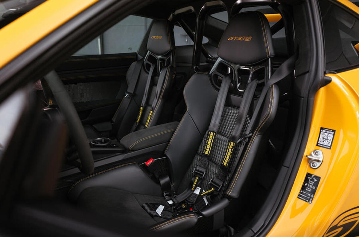 porsche 911 gt3 rs 08 cabin