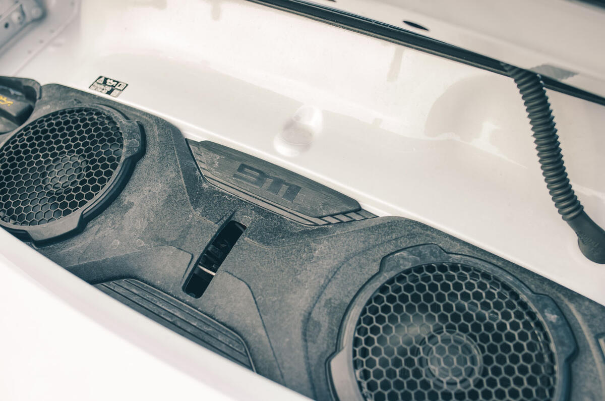 porsche 911 gts 992.2 2025 couvercle moteur 44