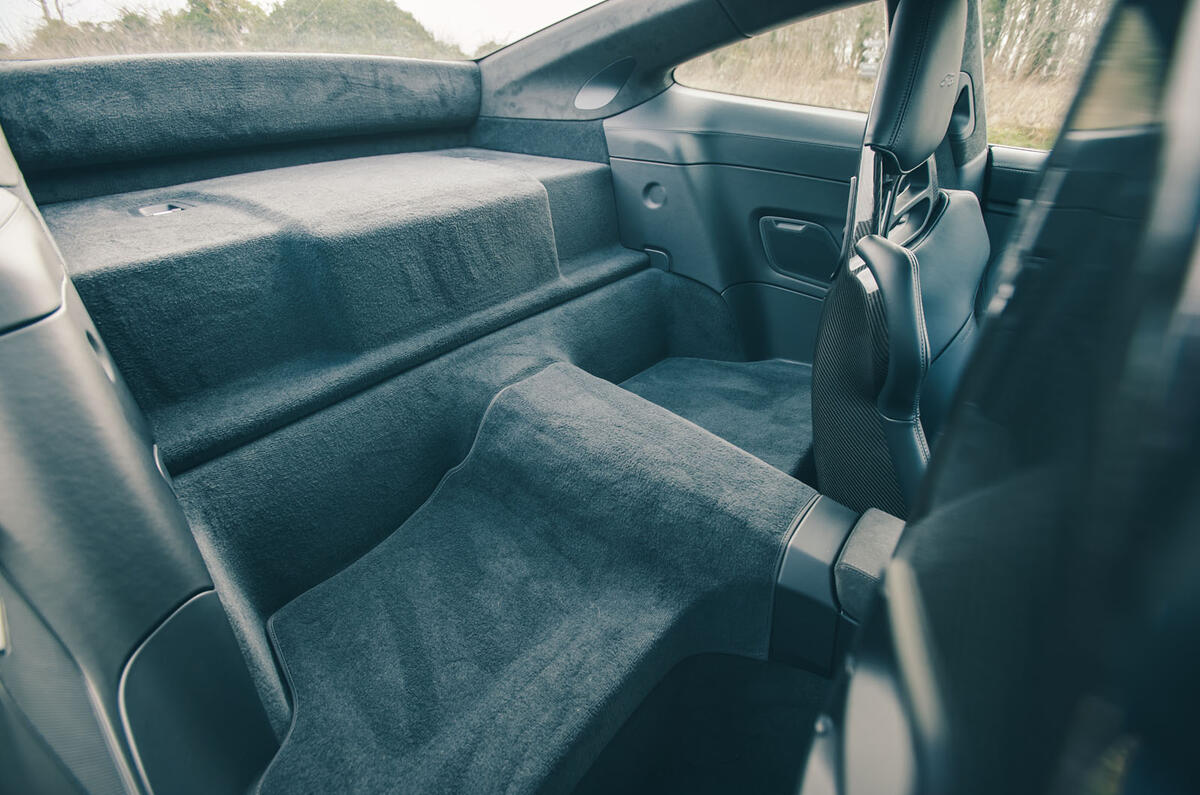 porsche 911 gts 992.2 2025 banquette arrière 45