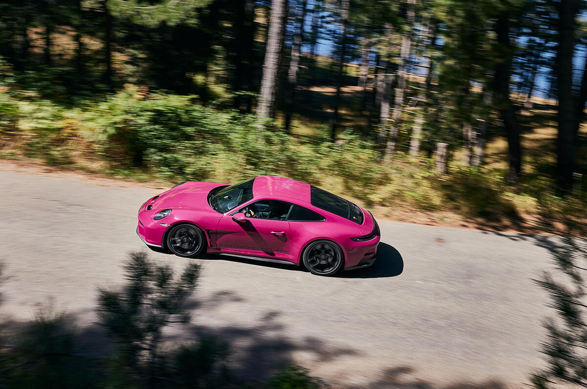 porsche 911 st review 2023 04 panning side