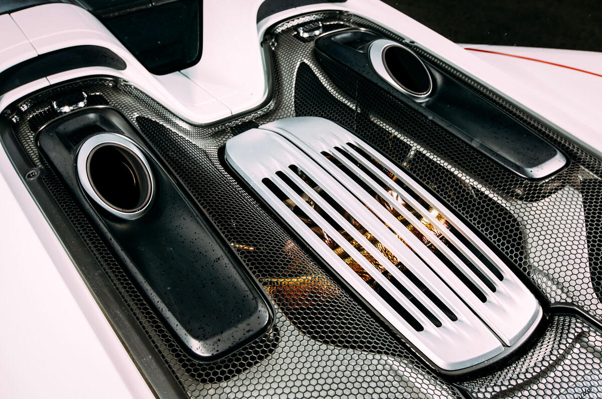 Porsche 918 Spyder engine bay