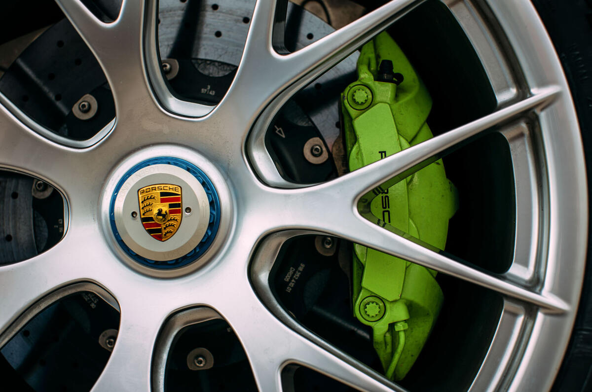 Porsche 918 Spyder magnesium alloys