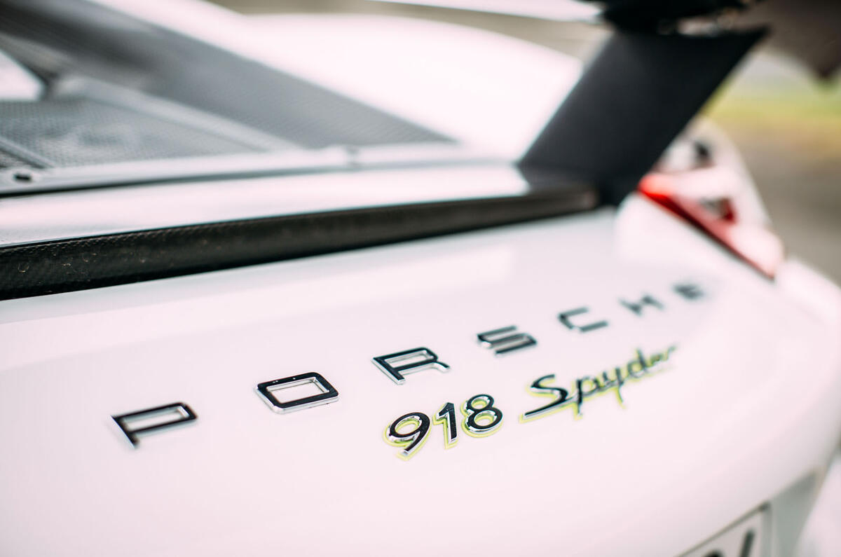 Porsche 918 Spyder badging