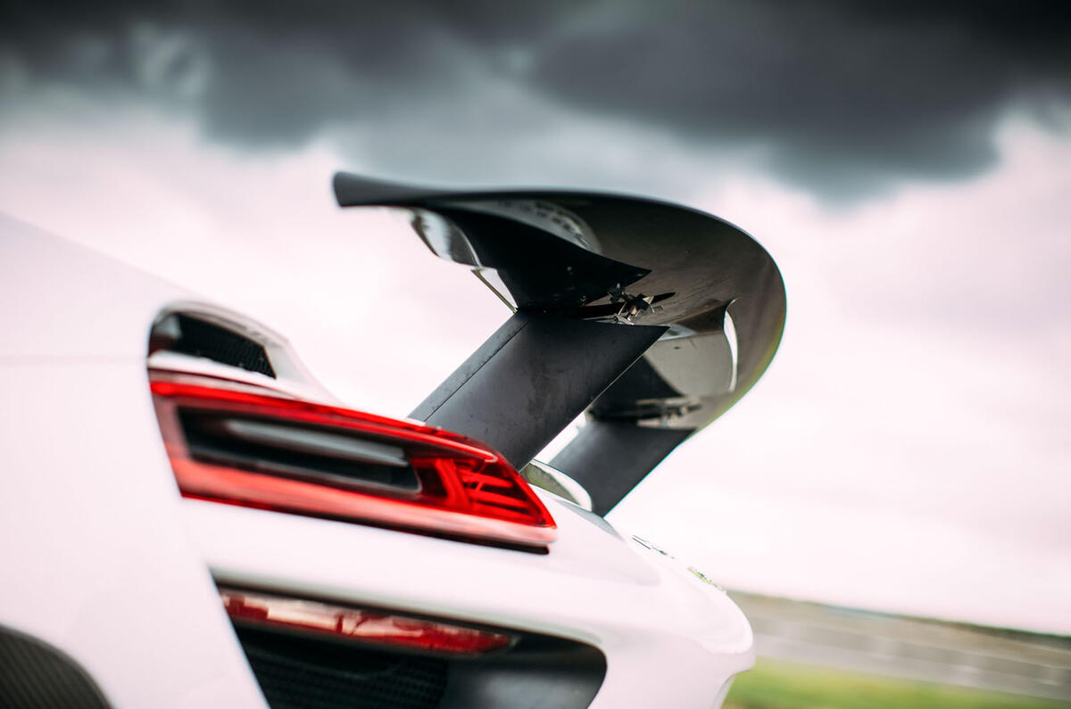 Porsche 918 Spyder rear wing