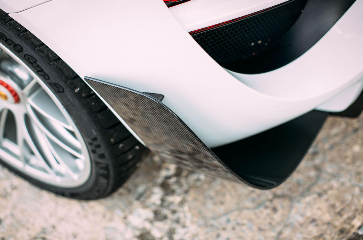 Porsche 918 Spyder rear aeroblades