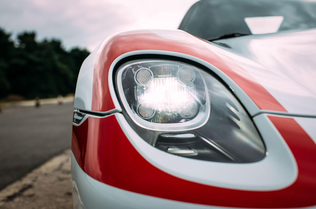 Porsche 918 Spyder xenon lights