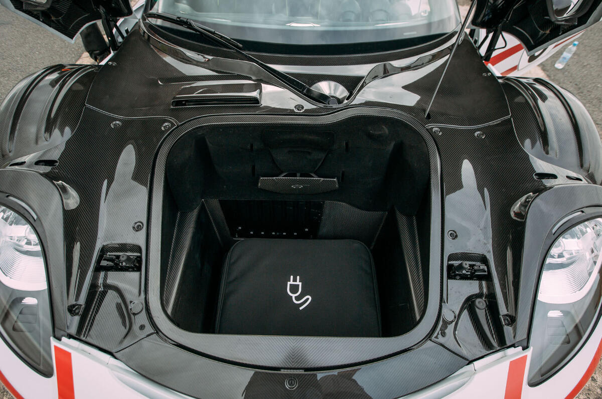  Porsche 918 Spyder boot space