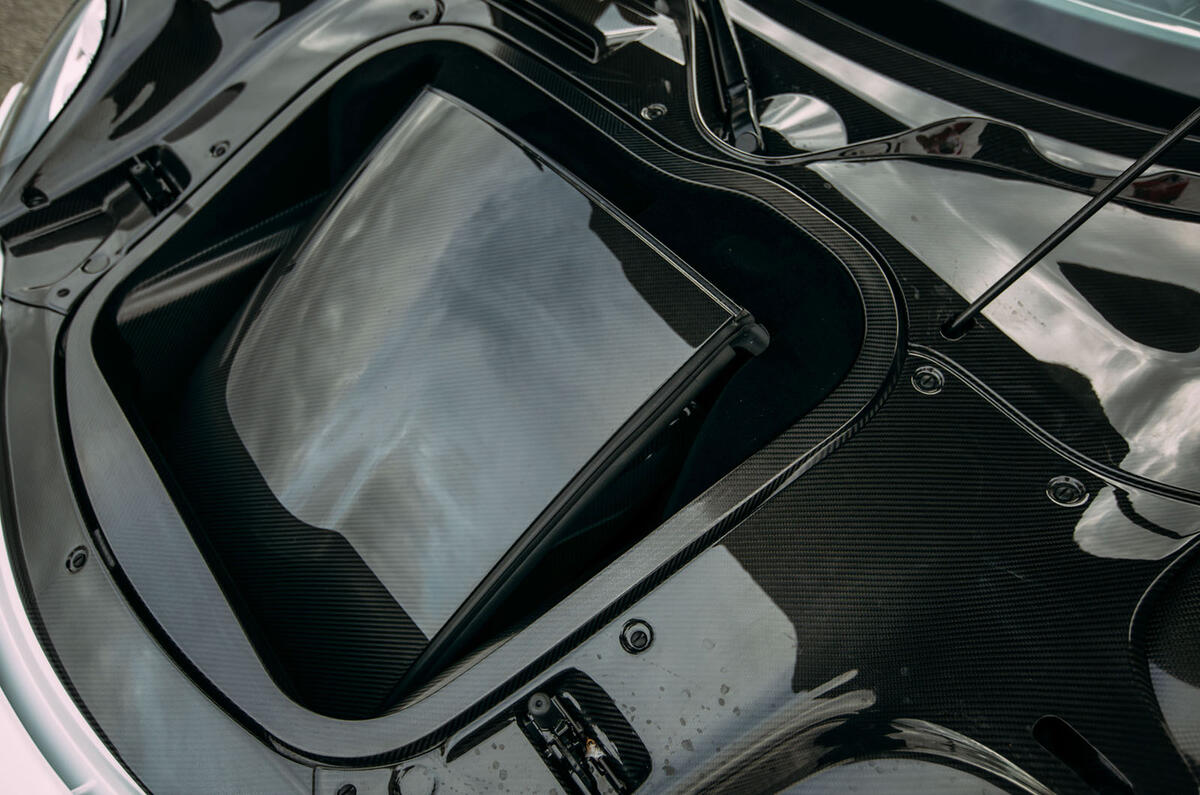 Porsche 918 Spyder Targa roof