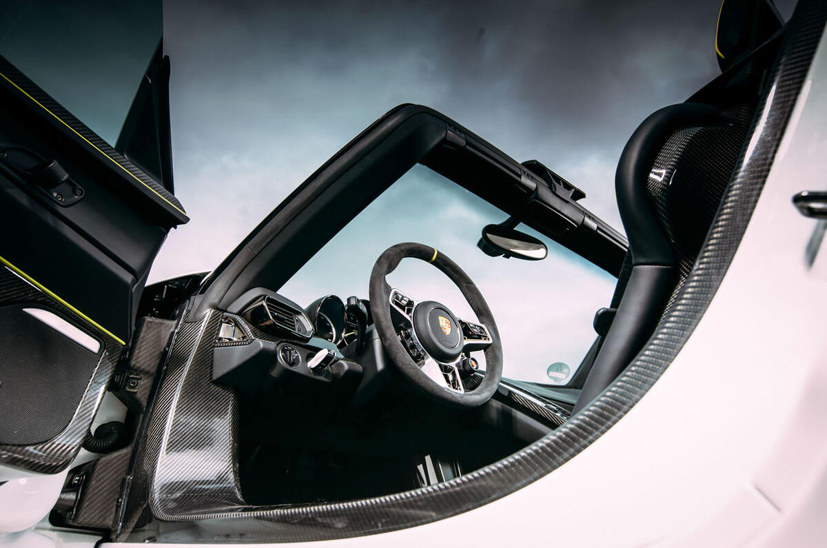 Porsche 918 Spyder interior