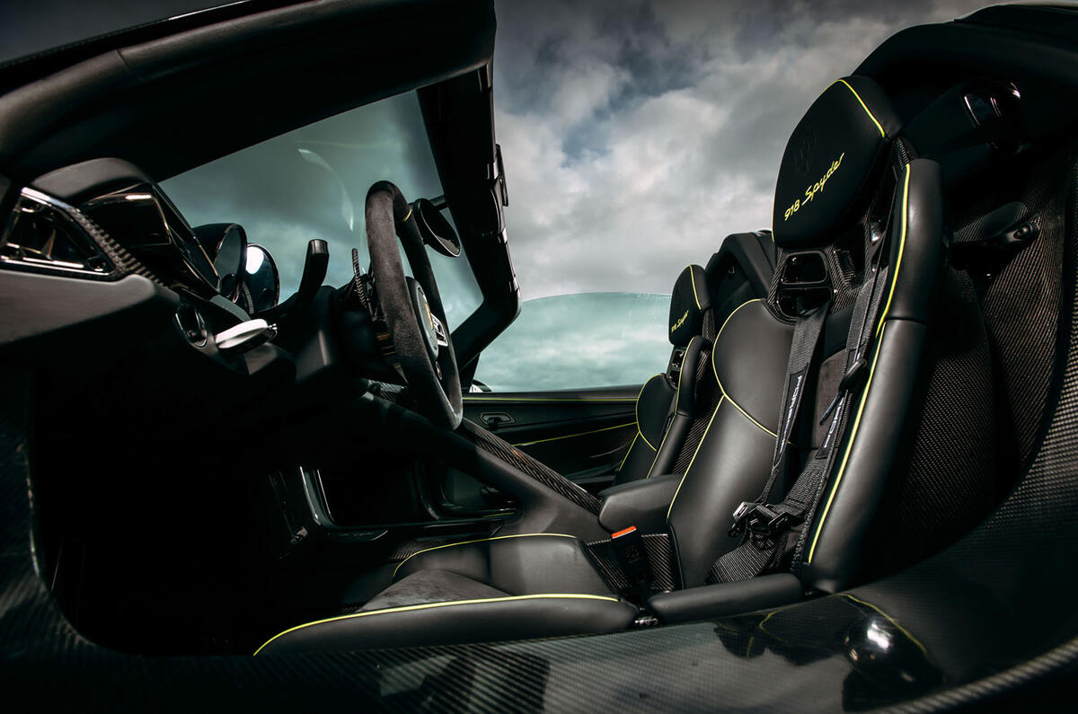 Porsche 918 Spyder sport seats