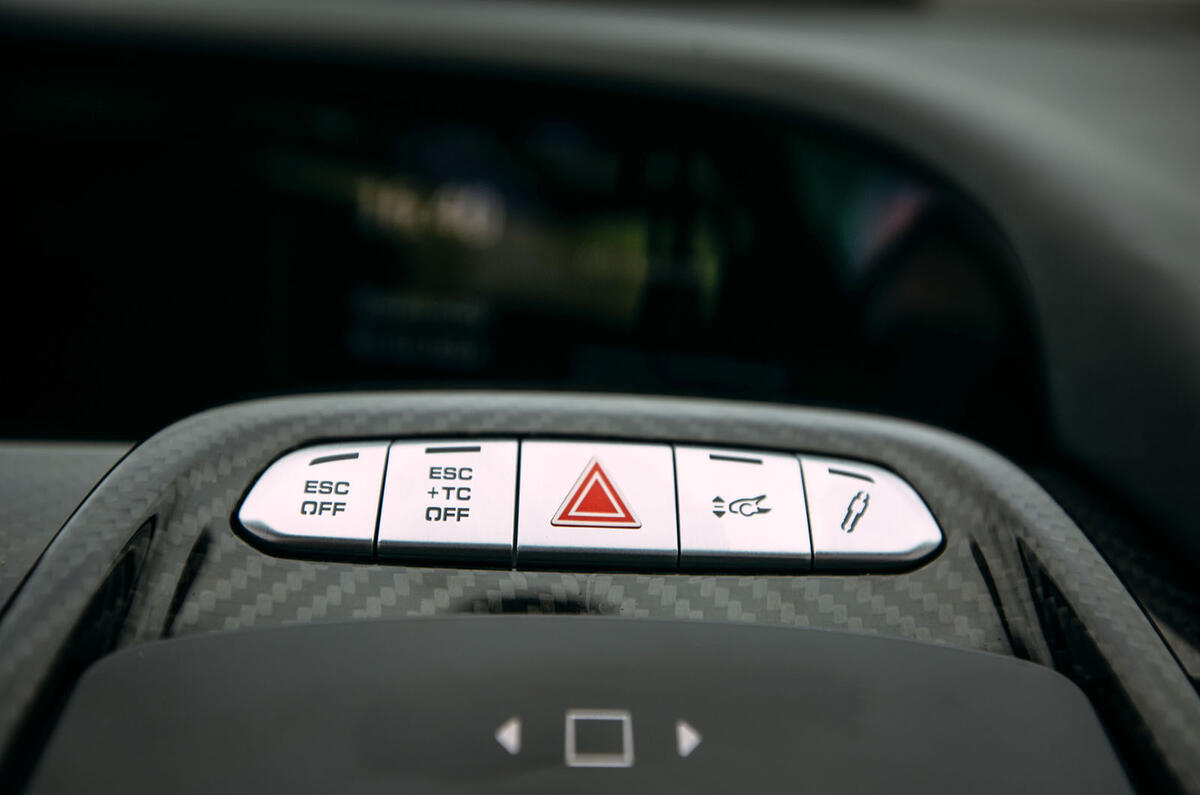 Porsche 918 Spyder dynamic controls