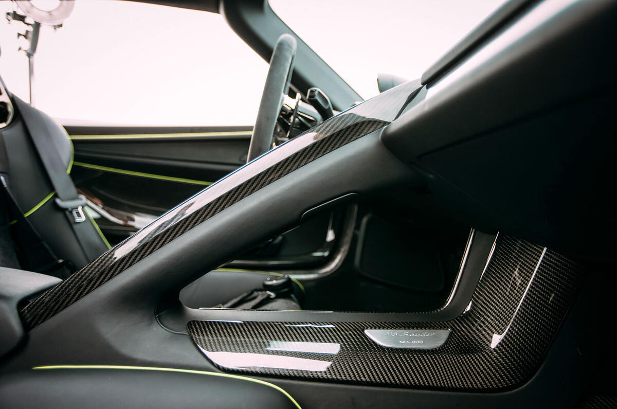 Porsche 918 Spyder centre console