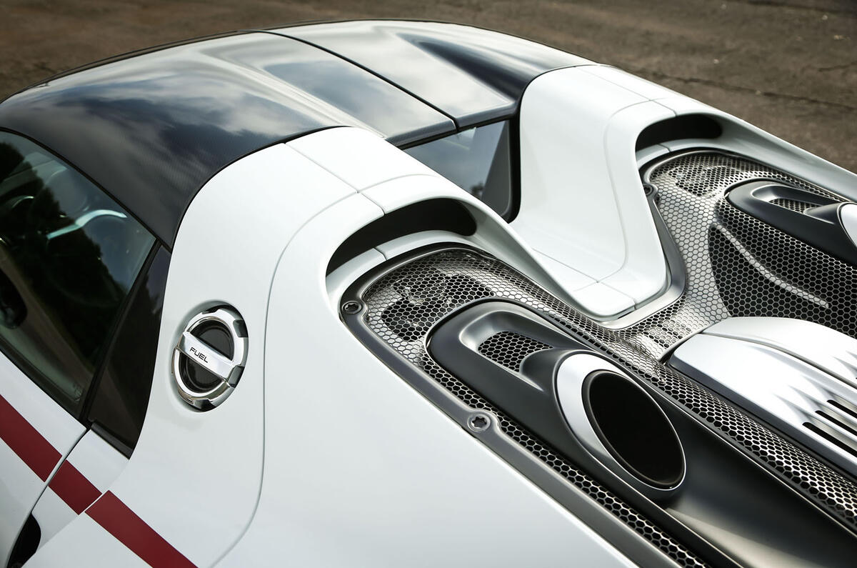 Porsche 918 Spyder exhaust pipes