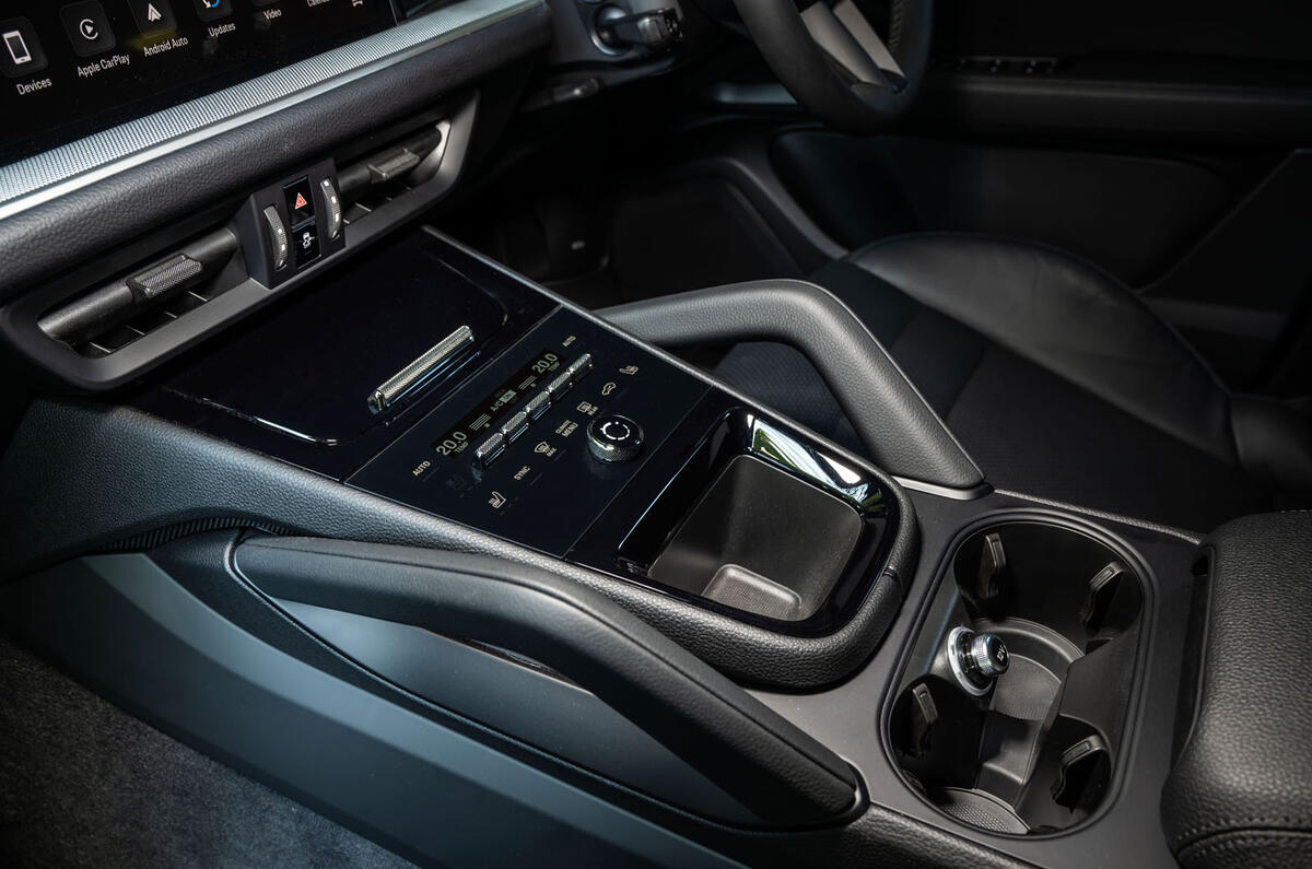 porsche cayenne review 2023 15 centre console
