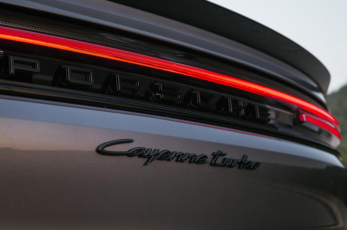 porsche cayenne turbo e hybrid 006 badges