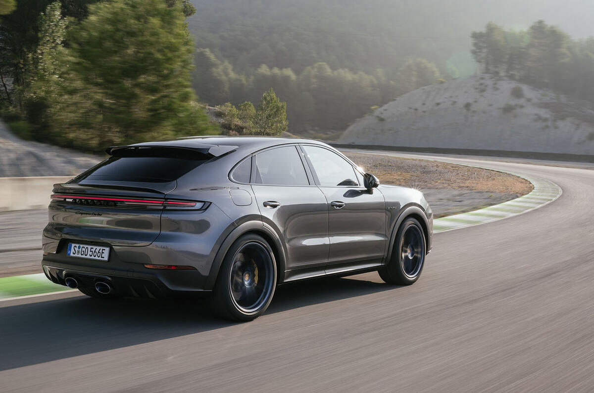 porsche cayenne turbo e hybrid 009 tracking rear