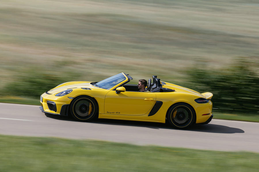 porsche gt4 rs sypder review 03 panning roof down