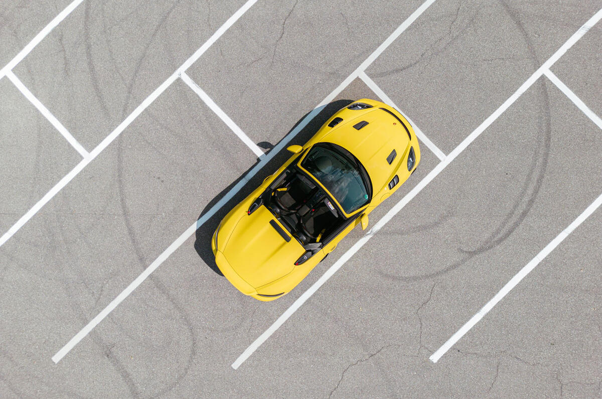 porsche gt4 rs sypder review 22 static roof