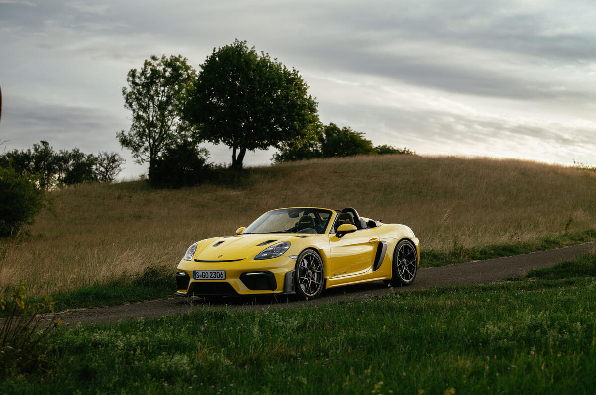 porsche gt4 rs sypder review 26 static front