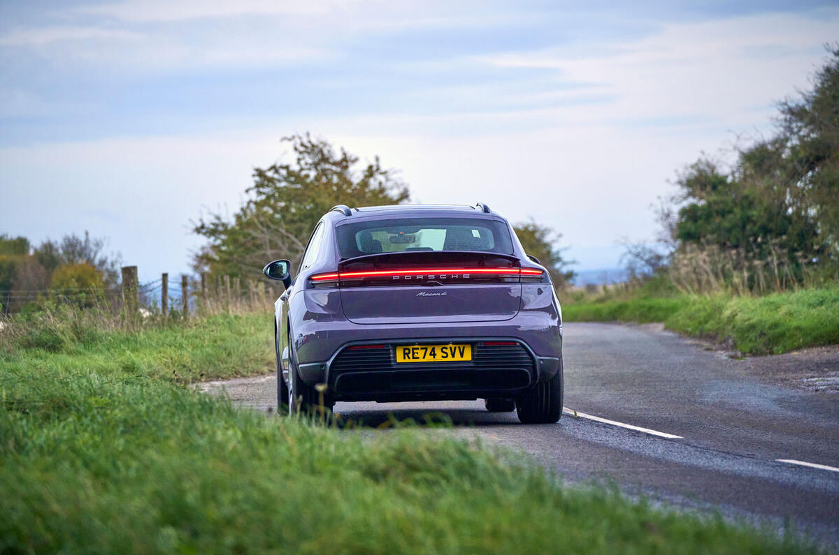Porsche Macan 4 2024 compte-rendu de l'angle arrière 1161