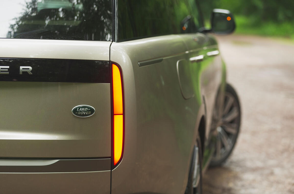 range rover 2022 010 rear light